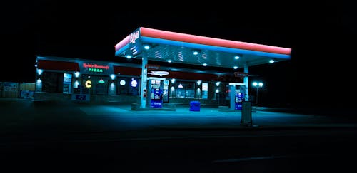 Ingyenes stockfotó benzinkút, éjszaka, fények témában
