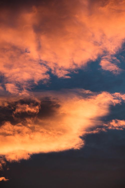Free Vibrant sunset clouds over Oslo, casting dramatic hues in the sky. Stock Photo