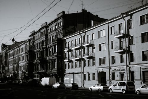Free Black and white of aged residential buildings with parked cars located in Saint Petersburg Russia on sunny day Stock Photo