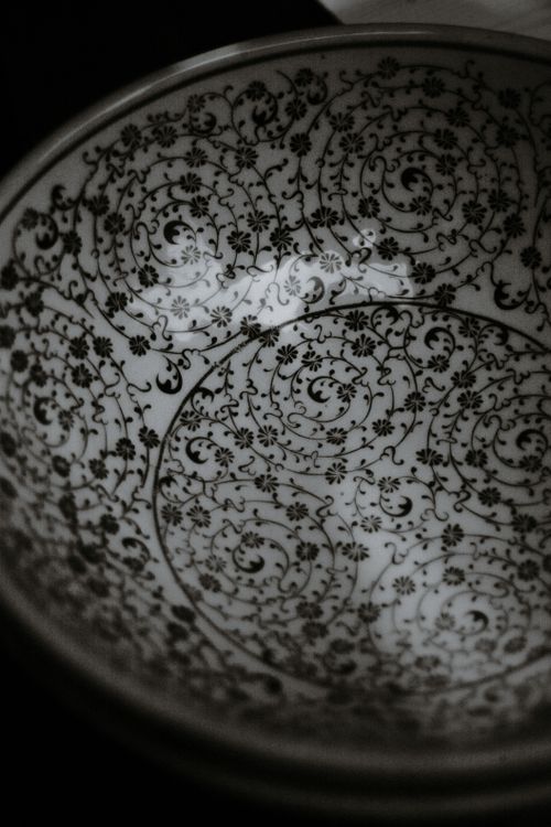 Free From above black and white of big ceramic bowl with flower and wavy stem decoration Stock Photo