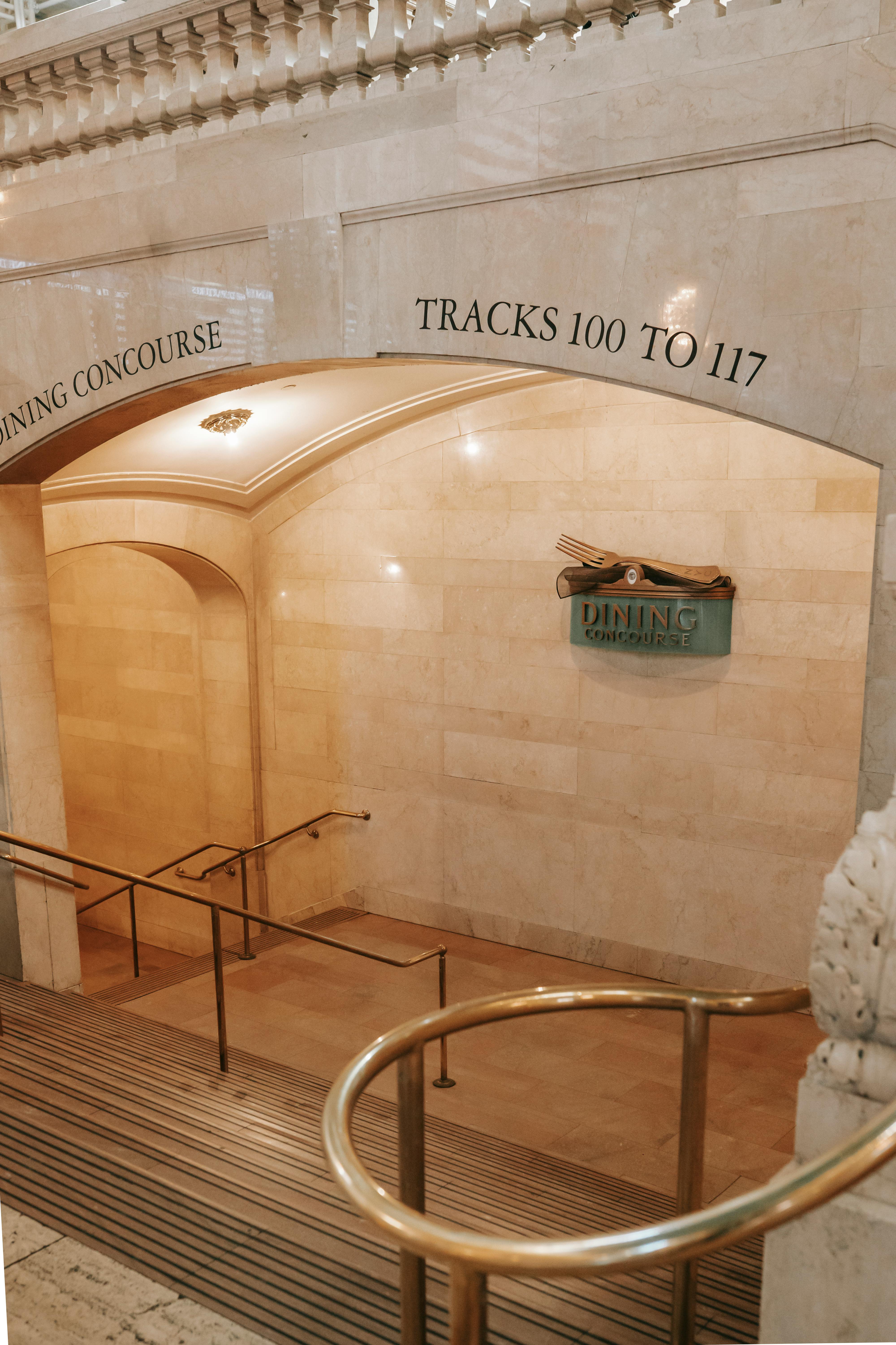 Is it better to bet each way or place?