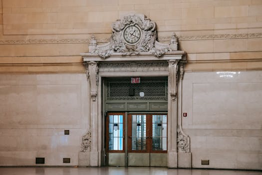 Big Clocks as Interior Decor