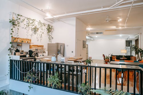 Interior Aconchegante De Casa Espaçosa Com Cozinha E Sala De Estar