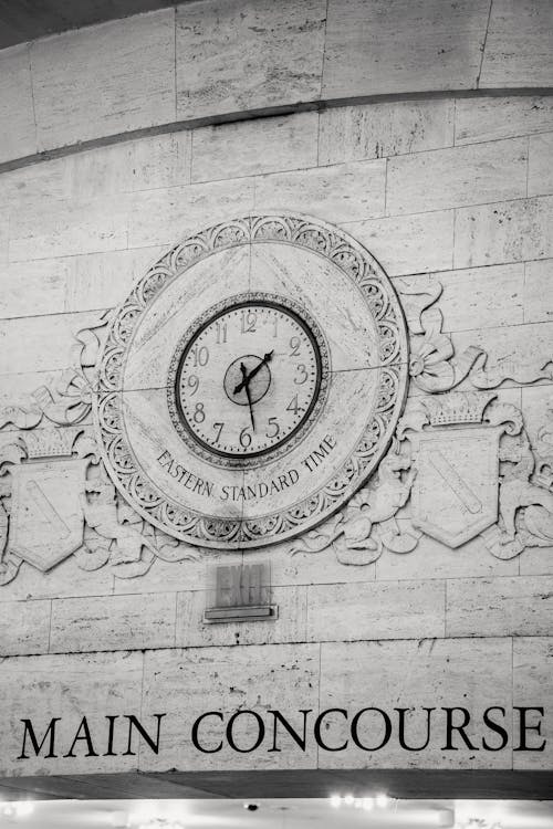 Engraving of emblem with clock on stone wall