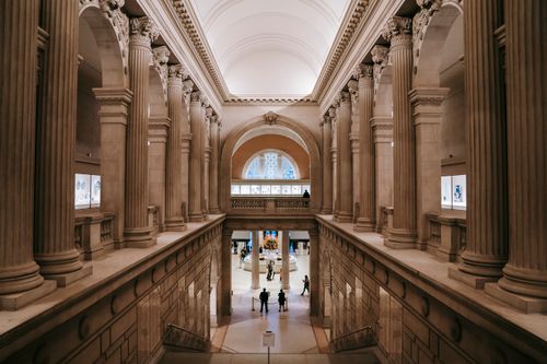 Free Majestic indoor view of museum with grand columns and arches, evoking elegance. Stock Photo