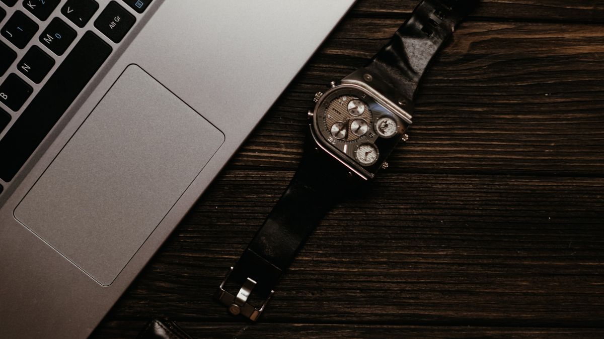 Les accessoires incontournables pour un look de bureau stylé en 2026 - illustration