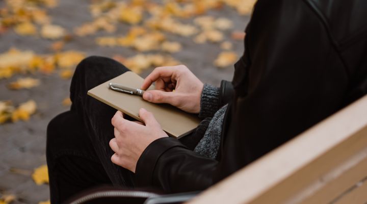 Le journaling en automne 2026 : un outil concret pour la santé mentale