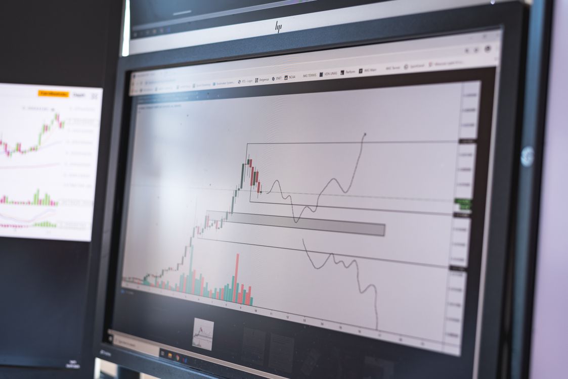 Computer Monitor Displaying a Graph · Free Stock Photo