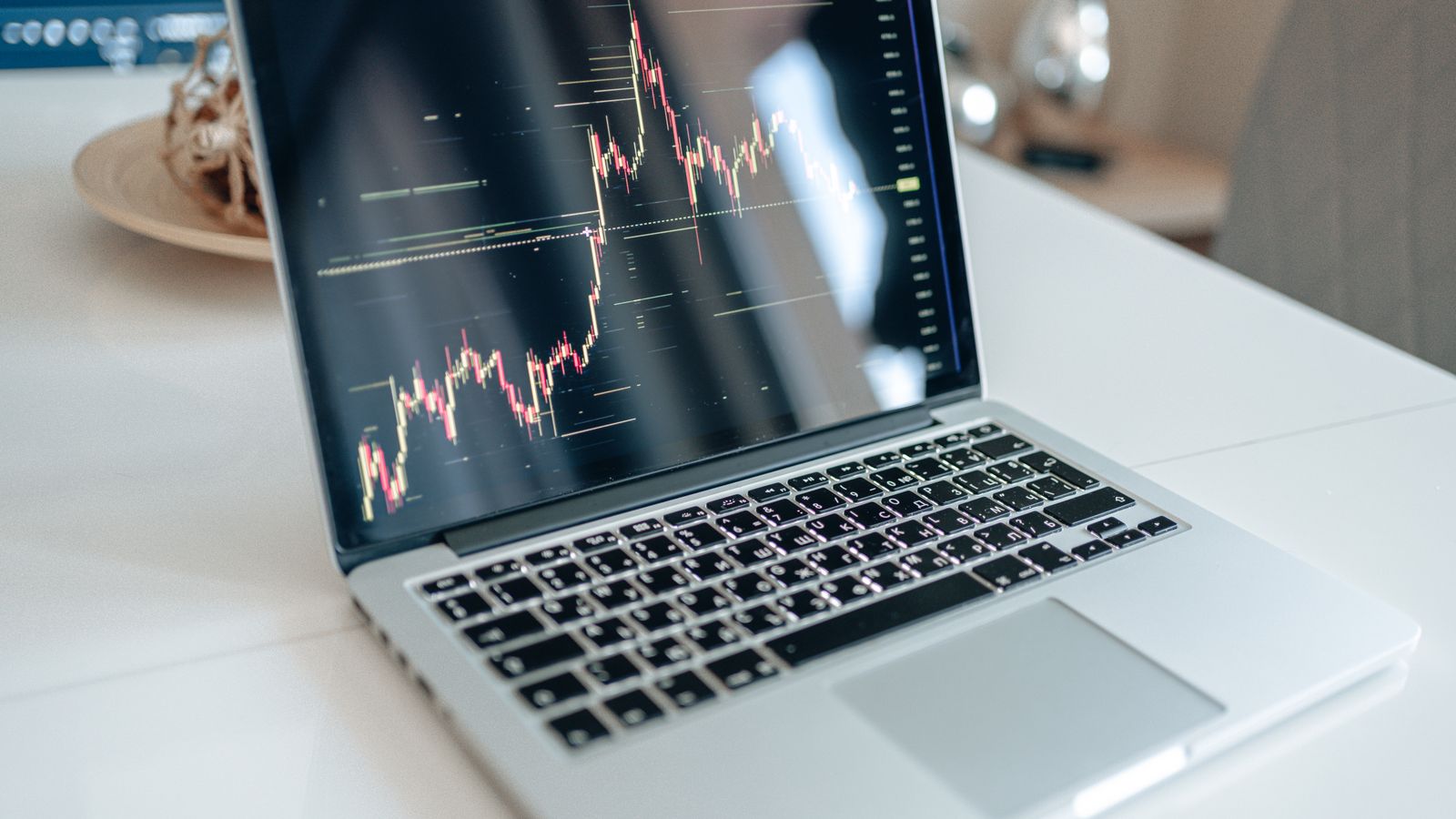 Interest rates, bond markets and financial risk analysis