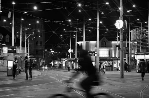 Bezpłatne Darmowe zdjęcie z galerii z czarno-biały, linie elektryczne, linie tramwajowe Zdjęcie z galerii