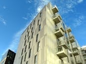 低角度视角下的当代建筑，蓝天映衬中带阳台的设计展现了城市建筑风貌