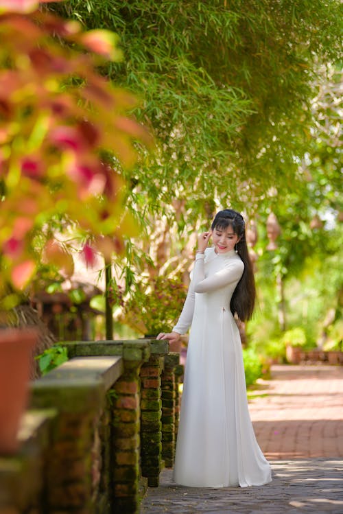 Free Beautiful Woman in White Dress  Stock Photo