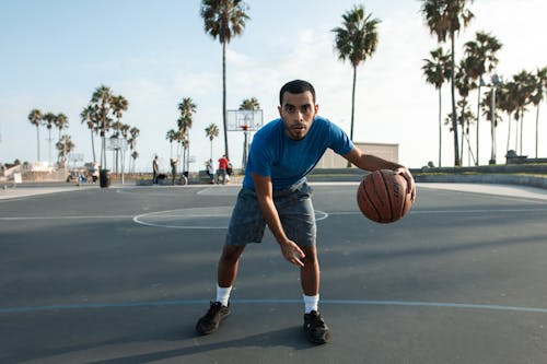 Free A Man Playing Basketball Stock Photo