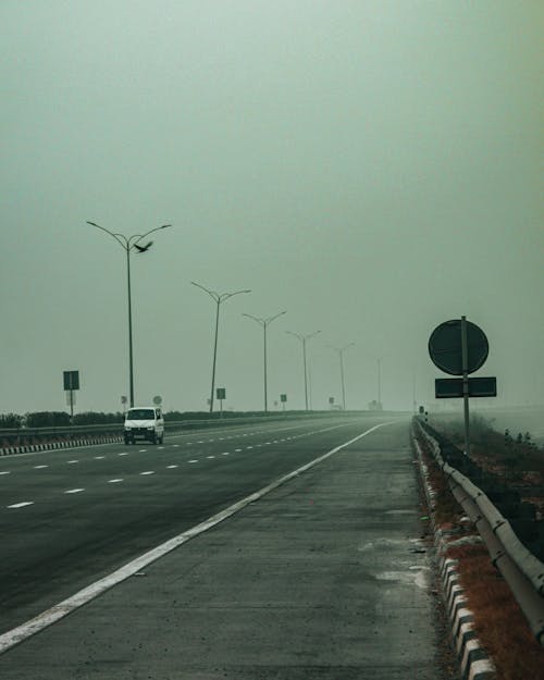 Photos gratuites de autoroute, brouillard, ciel