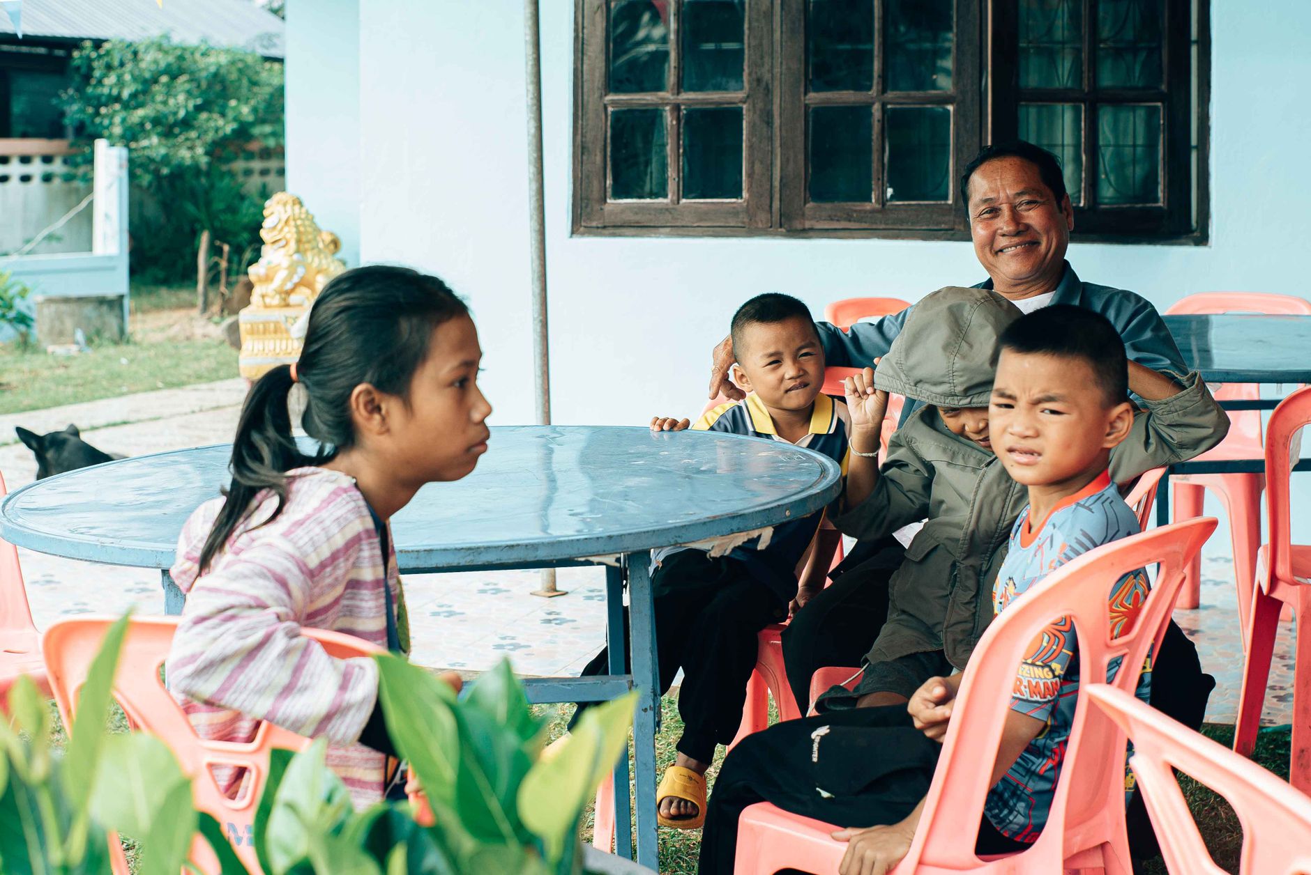 family budget living abroad in Thailand on $3000 a month — expat family enjoying outdoor meal in Chiang Mai, Thailand