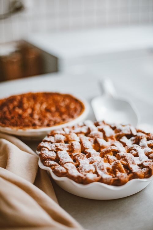 Free Homemade apple pie with a lattice crust, perfect for a cozy dessert. Stock Photo