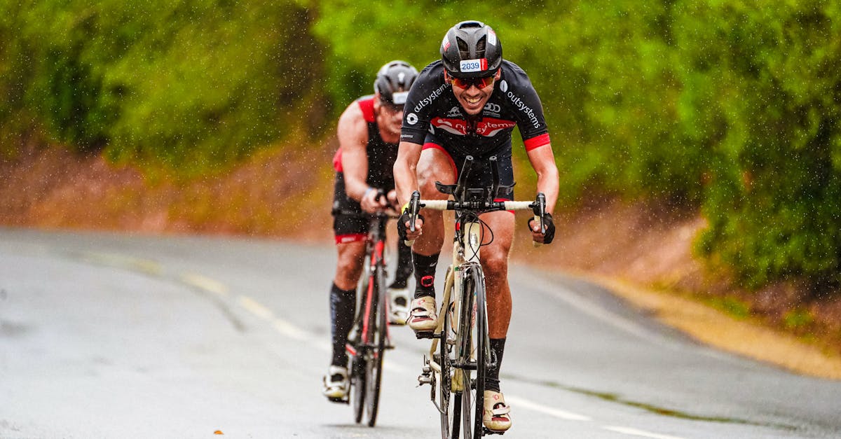 天候突變!IRONMAN Taiwan 澎湖國際鐵人三項賽游泳賽程縮減,選手們在賽道上摔車!