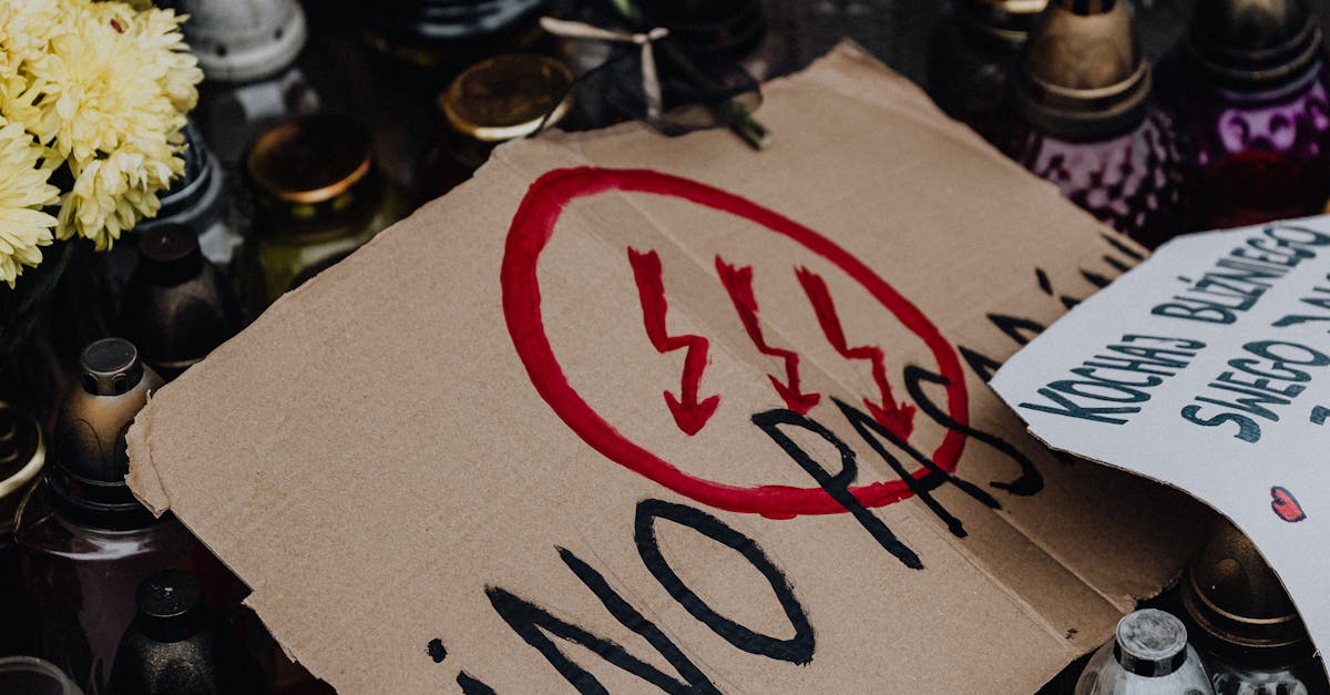 政治受難者暨家屬重返綠島 十三中隊獻花思念難友