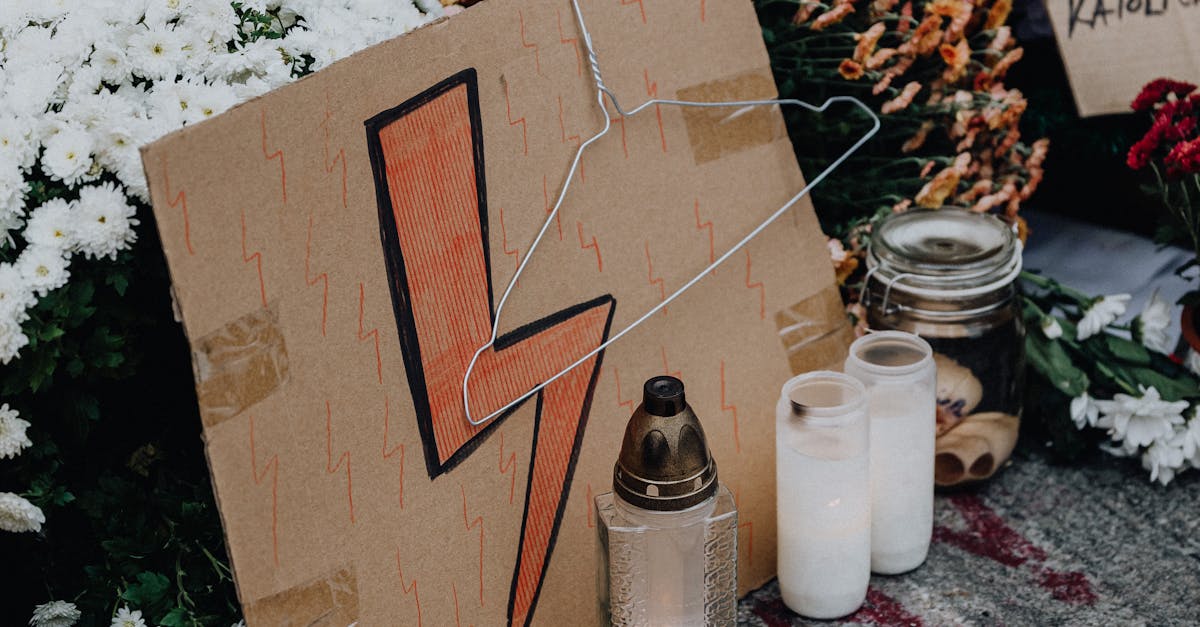 政治受難者暨家屬重返綠島 十三中隊獻花思念難友