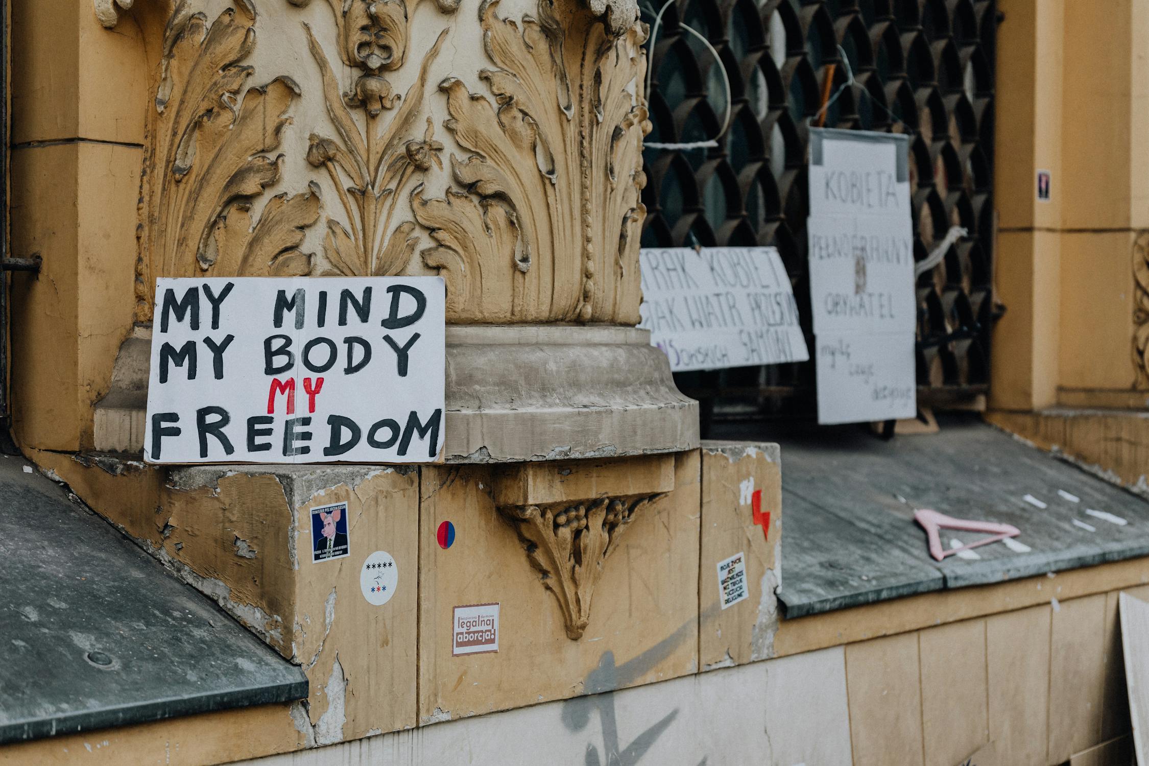 a placard saying 'my body, my freedom'
