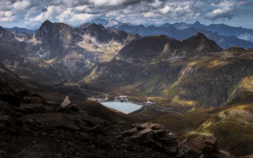 A Picturesque View of the Mountains 