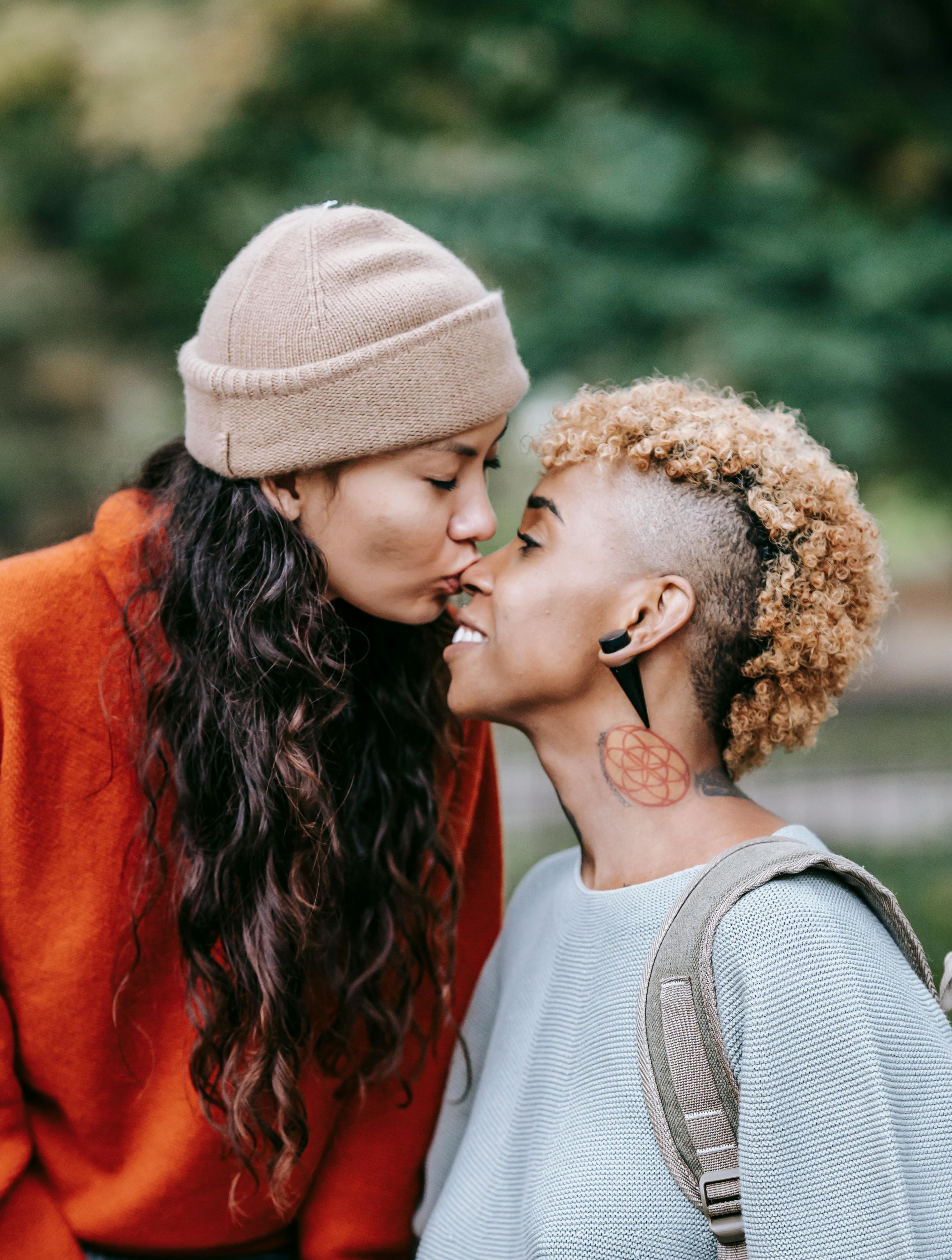 100 Free Lesbian Dating