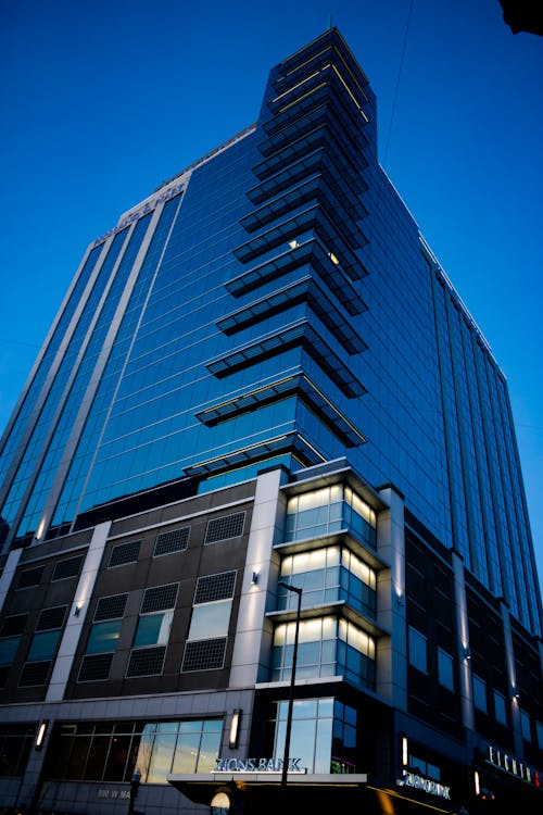 Foto profissional grátis de arquitetônico, arquitetura, arranha-céu