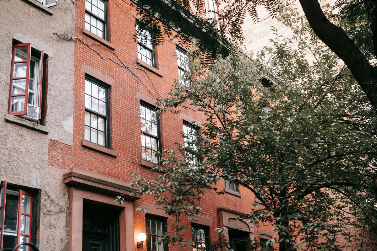flat moves in Featherstone — Loaded properly: blankets, straps and a plan in Featherstone
