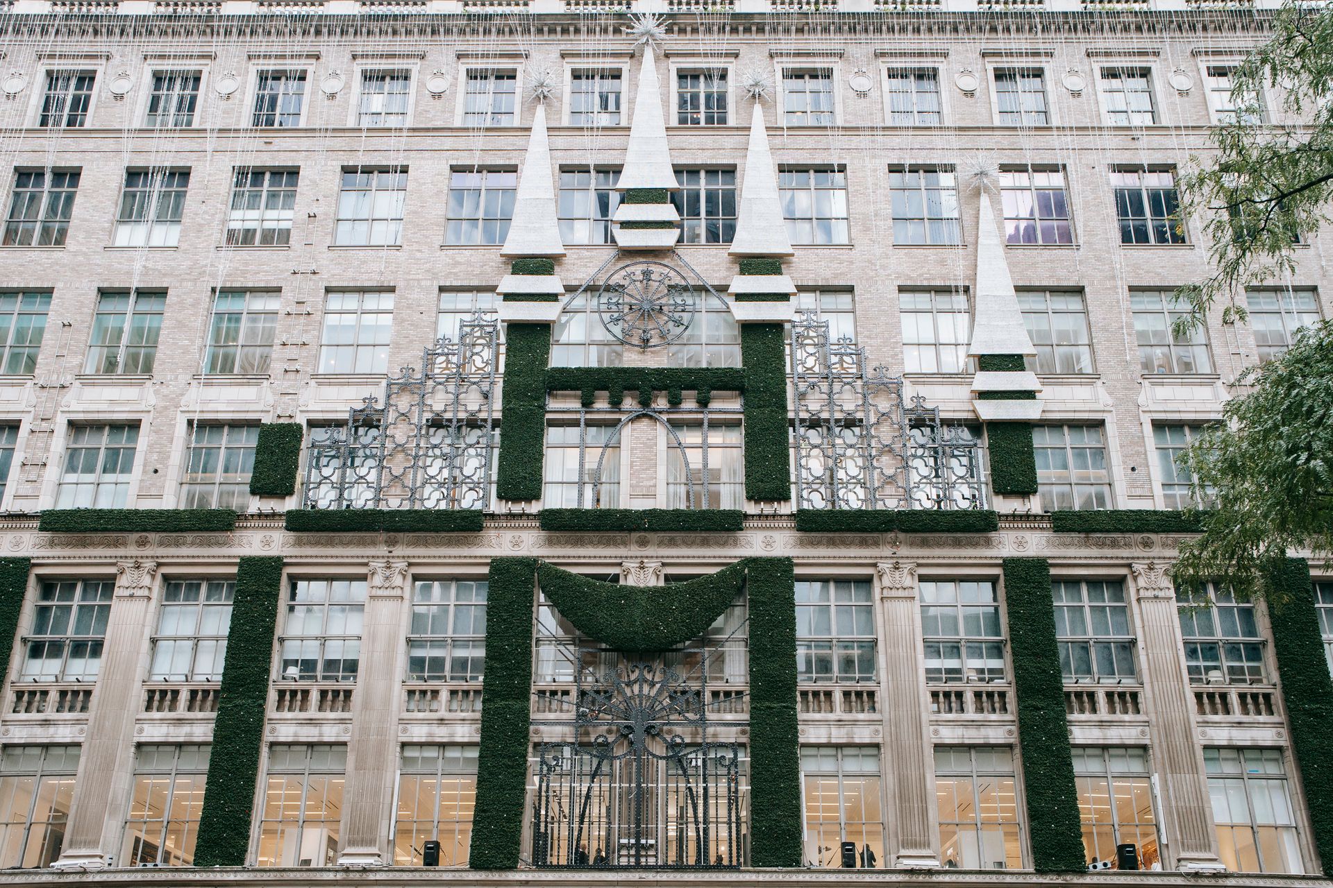Phillips Achieves 90% Sell-Through Rate in 230th Anniversary Year, 40% First-Time Buyers