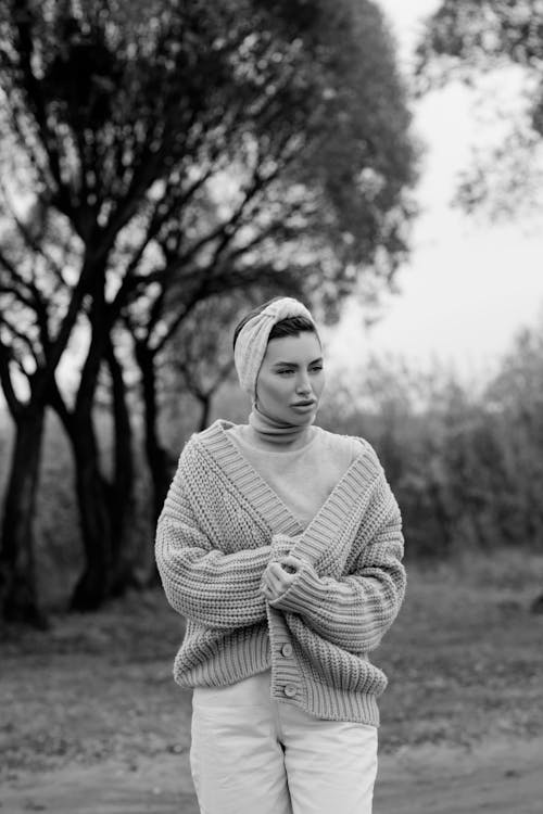 Free Grayscale Photo of Woman in Knit Sweater Stock Photo