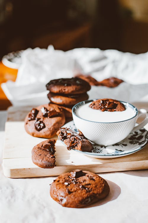 Fotobanka s bezplatnými fotkami na tému cookies, jedlo, mlieko