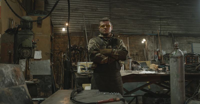 Presse plieuse : critères de choix et fourchettes de prix pour optimiser votre fabrication