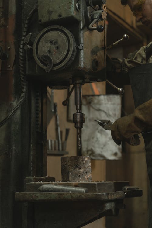 Foto profissional grátis de aço, adulto, arte