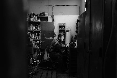 Darmowe zdjęcie z galerii z 4k, czarno-biały, kaukaski mężczyzna