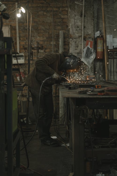 Foto profissional grátis de aço, adulto, artesão