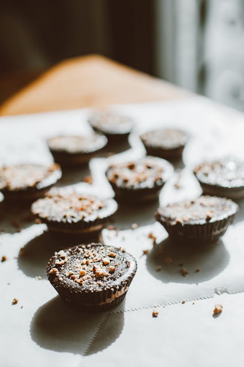 Foto profissional grátis de bolinhos, chocolate, confeitaria