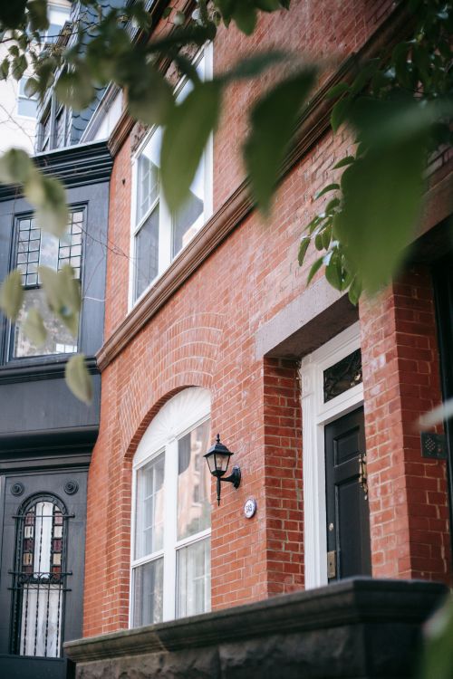 Residential building facade on city street in sunlight · Free Stock Photo