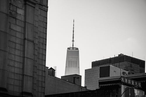 Edificio Moderno Con Campanile In Città Urbana