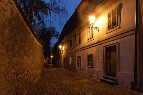 Foto d'estoc gratuïta de arquitectura, carrer de llambordes, carreró