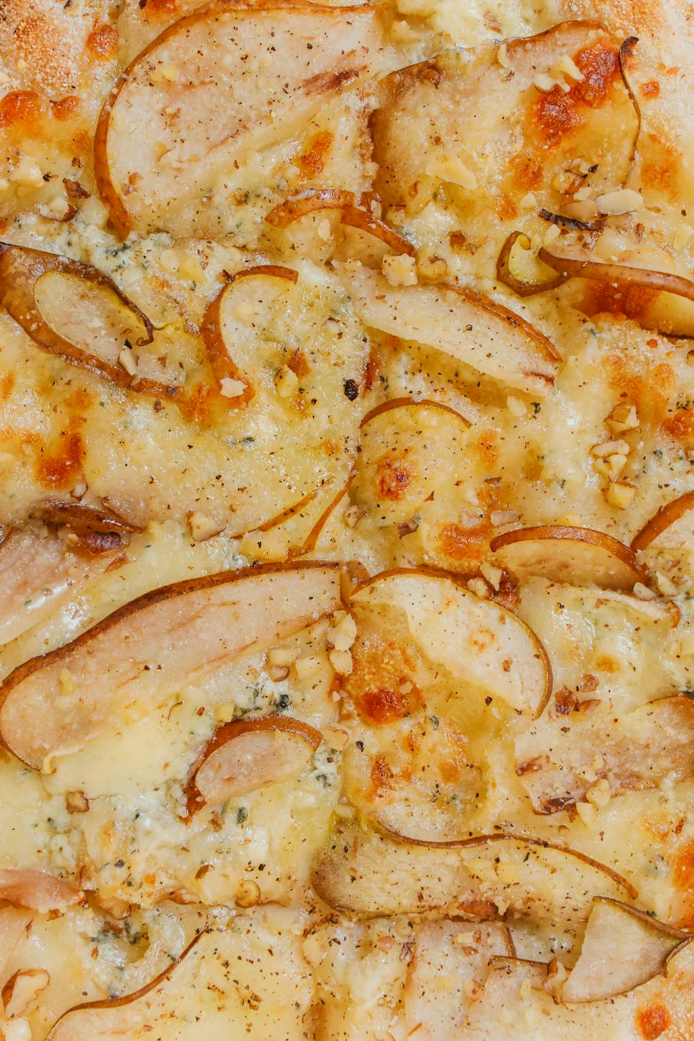 Pear and Gorgonzola Salad with Walnuts