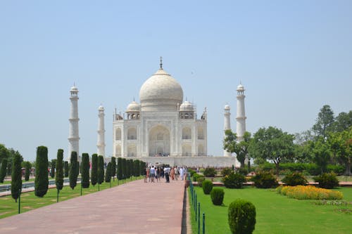 People In Front of Taj Mahal