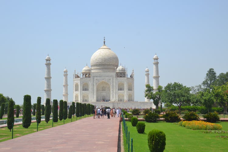 People In Front Of Taj Mahal