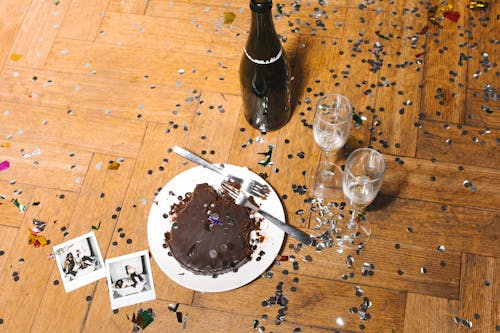 Gratis stockfoto met bord, champagnefles, confetti
