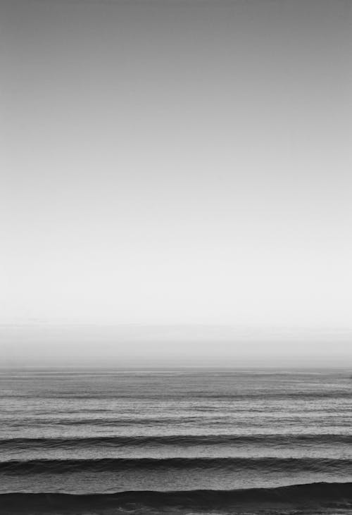 Free Grayscale Photo of Ocean Water Stock Photo