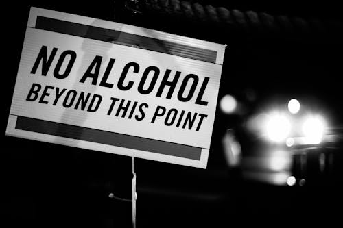 Free Signboard with inscription no alcohol beyond this point Stock Photo