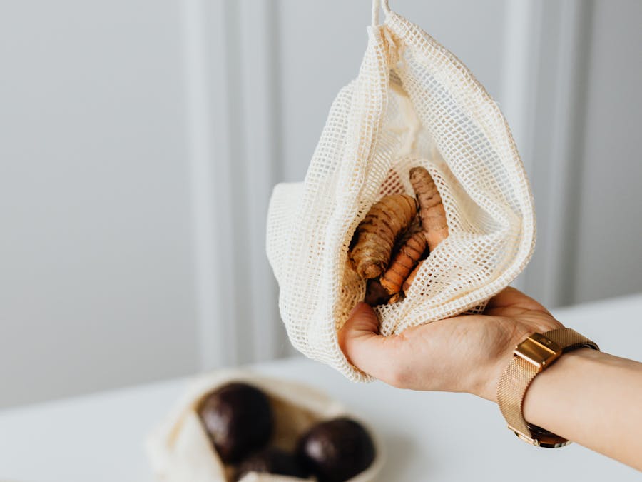 What is the difference between turmeric and curcumin?