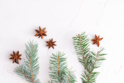 Spoon Baubles and Wreath · Free Stock Photo