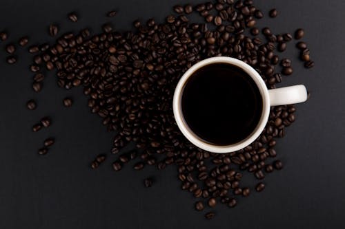 Kostenloses Stock Foto zu becher, flatlay, kaffeebohnen