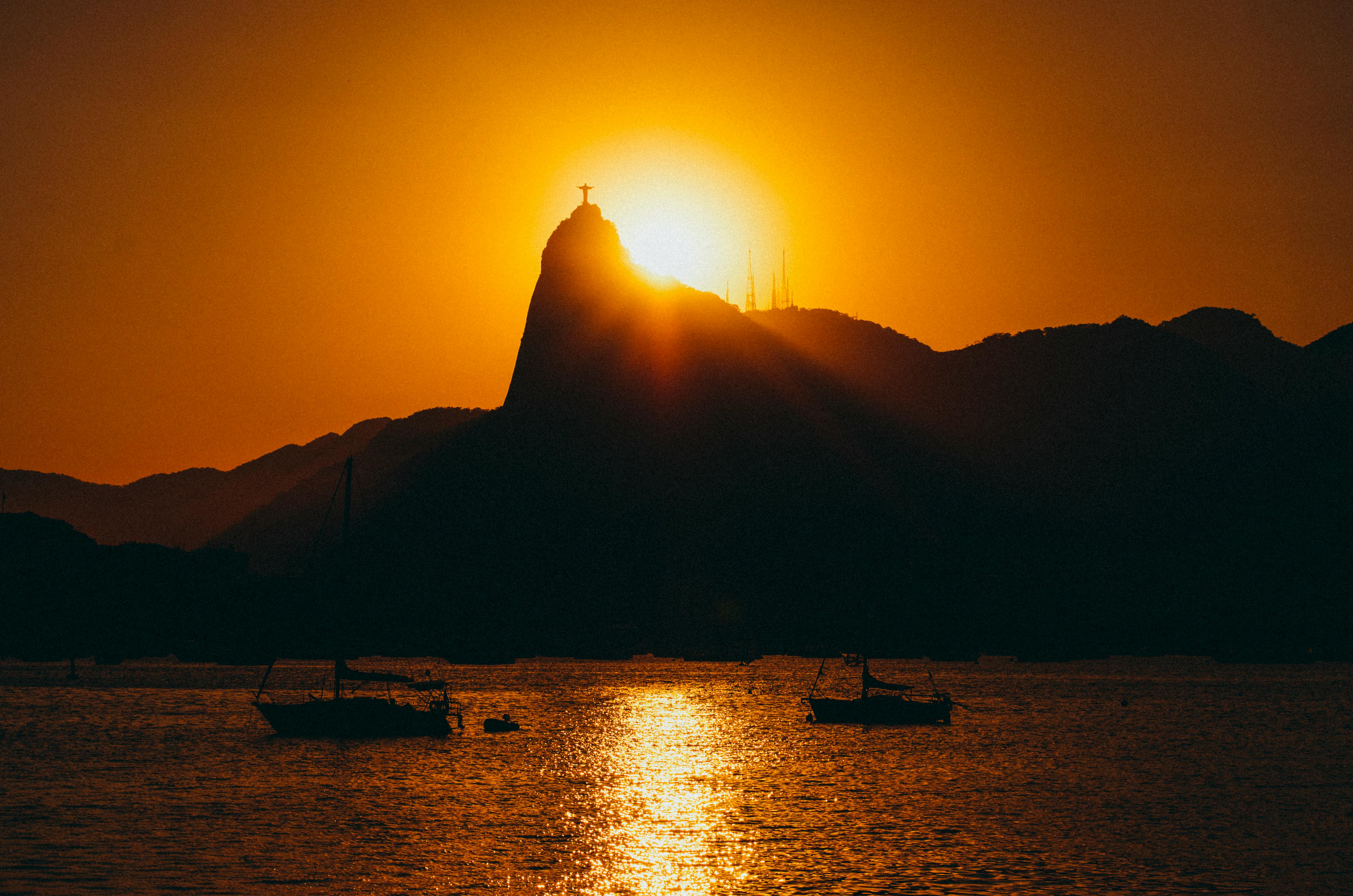 Image Lake And Glacier Peak In Rio De Janeiro, Brasil Foto Royalty Free,  Gravuras, Imagens e Banco de fotografias. Image 137478944