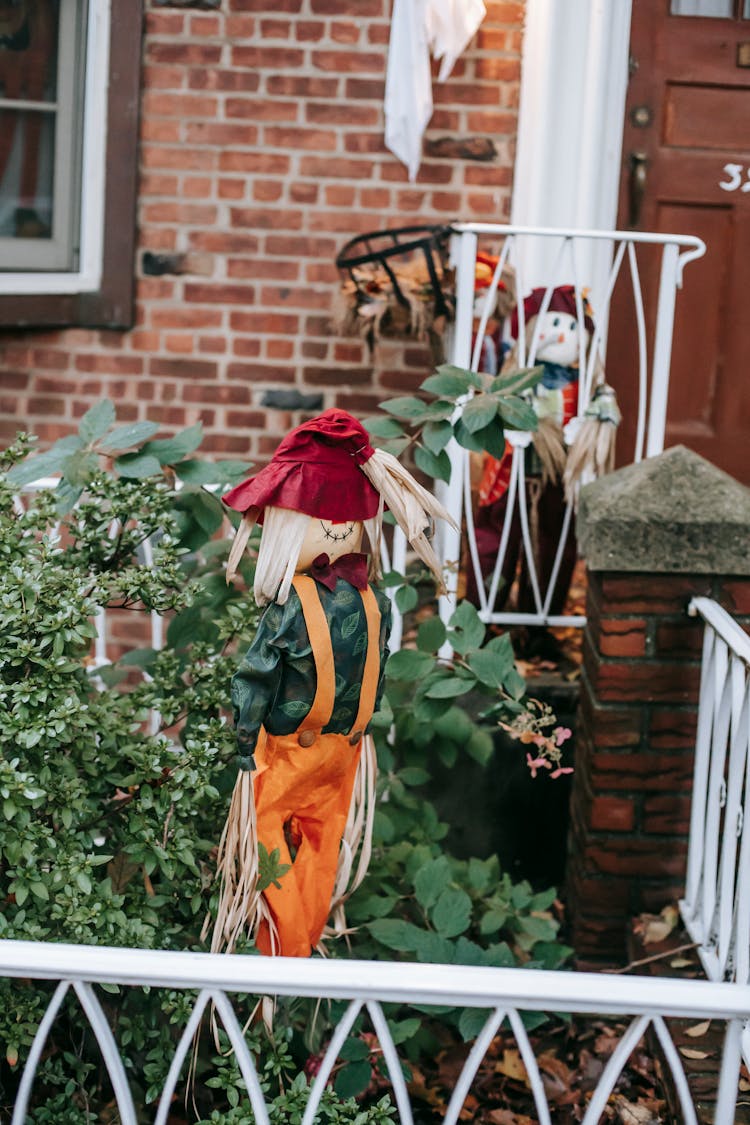 Terrible Decorations Near Entrance Of House